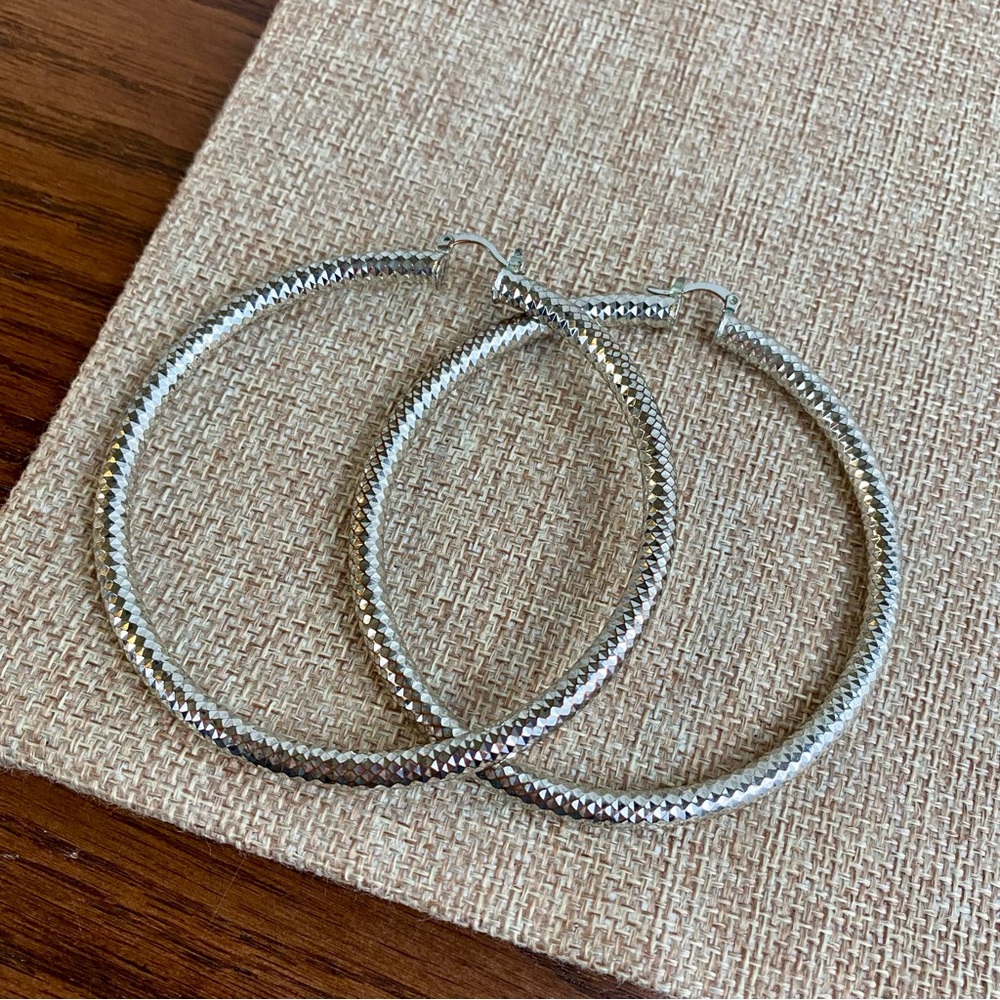 ✨ 2/$15 JEWELRY✨ Diamond Texture 3" Silver Hoop Earrings